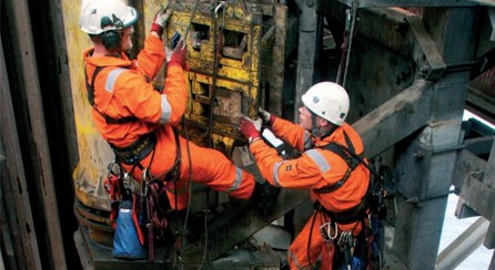 Work at height with helmets, harnesses and securing equipment